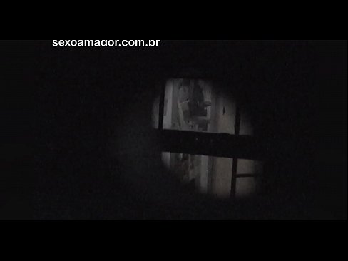 ❤️ Blondie se fait secrètement filmer par un voyeur du quartier caché derrière des briques creuses. ❤️❌ Porno dur at us ☑