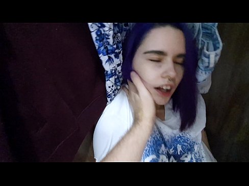 ❤️ J'ai trouvé ma soeur dans le placard et je l'ai aidée à jouir. ❤️❌ Porno dur at us ☑