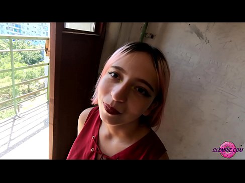 ❤️ Une étudiante sensuelle suce un étranger dans l'Outback - sperme sur son visage ❤️❌ Porno dur at us ☑
